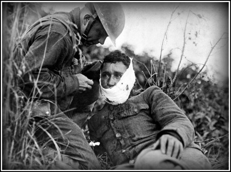 treating-an-injured-soldier-border